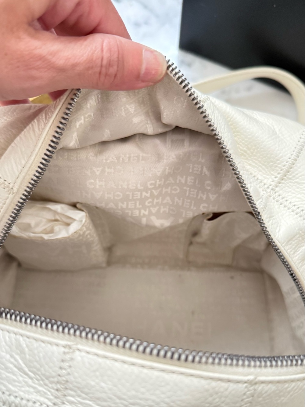 CHANEL Quilted Leather Shoulder Bag - Picture 10 of 11